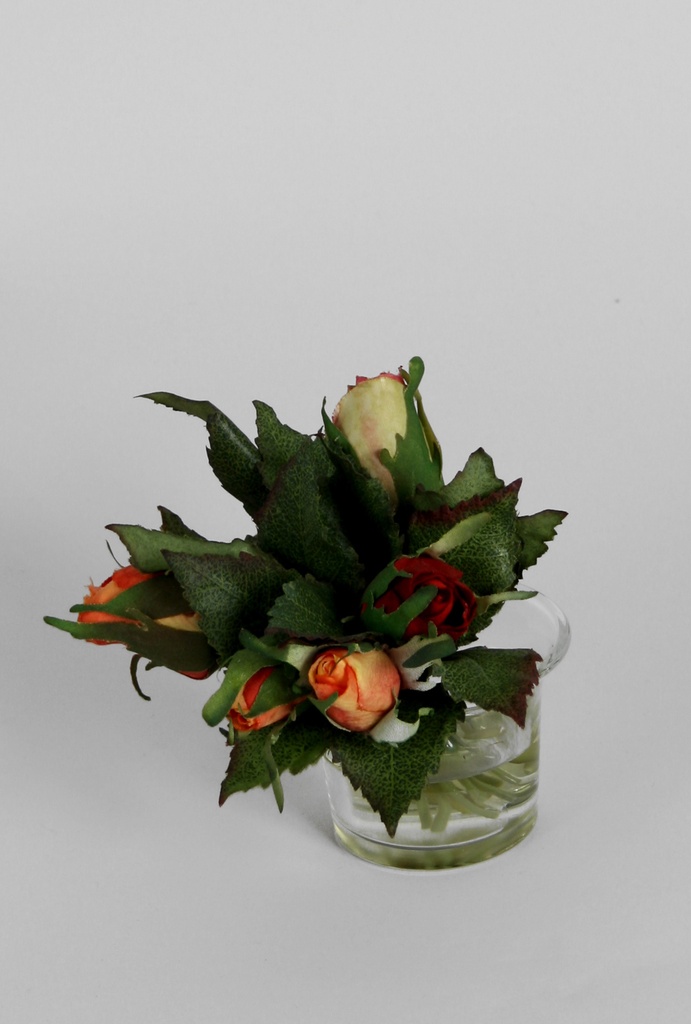 rose arrangement in water